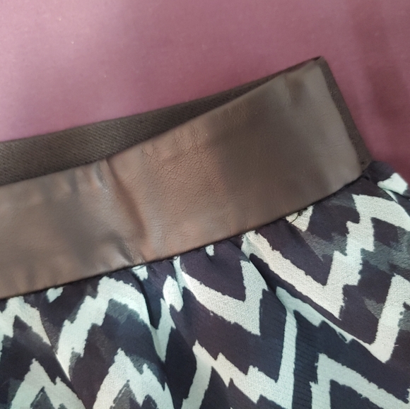 Zigzag Flowey Skater Skirt - Picture 2 of 5
